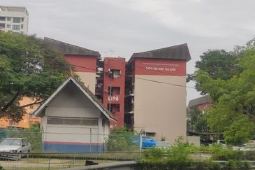 FOR SALE / UNTUK DIJUAL Blok L19 Flat Pandan Jaya Pandan Jaya, Kuala Lumpur Near LRT