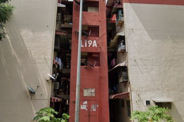 FOR SALE / UNTUK DIJUAL Blok L19 Flat Pandan Jaya Pandan Jaya, Kuala Lumpur Near LRT