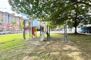 Tasik Heights Apartment