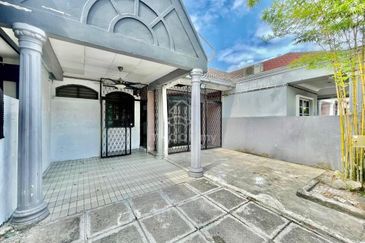 Jalan Suasana, Bandar Tun Hussein Onn