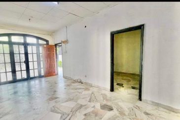 Jalan Suasana, Bandar Tun Hussein Onn