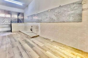 Jalan Suasana, Bandar Tun Hussein Onn