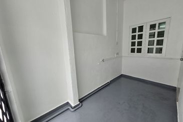 FOR SALE / UNTUK DIJUAL Setiawangsa Wangsa Maju Kuala Lumpur Refurbished 2 Storey Intermediate Freehold Non bumi Lot