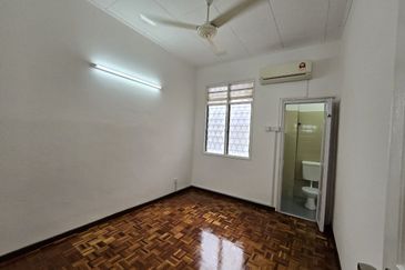 FOR SALE / UNTUK DIJUAL Setiawangsa Wangsa Maju Kuala Lumpur Refurbished 2 Storey Intermediate Freehold Non bumi Lot