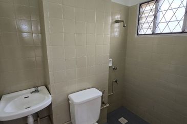 FOR SALE / UNTUK DIJUAL Setiawangsa Wangsa Maju Kuala Lumpur Refurbished 2 Storey Intermediate Freehold Non bumi Lot