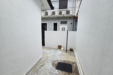 FOR SALE / UNTUK DIJUAL Setiawangsa Wangsa Maju Kuala Lumpur Refurbished 2 Storey Intermediate Freehold Non bumi Lot