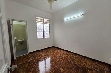 FOR SALE / UNTUK DIJUAL Setiawangsa Wangsa Maju Kuala Lumpur Refurbished 2 Storey Intermediate Freehold Non bumi Lot