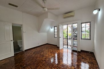 FOR SALE / UNTUK DIJUAL Setiawangsa Wangsa Maju Kuala Lumpur Refurbished 2 Storey Intermediate Freehold Non bumi Lot