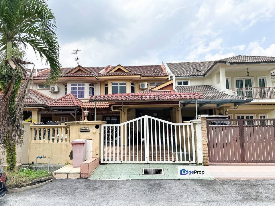 FOR SALE / UNTUK DIJUAL 2 Storey Terrace Jalan Pekaka, Seksyen 8, Kota Damansara, Selangor, Kota Damansara