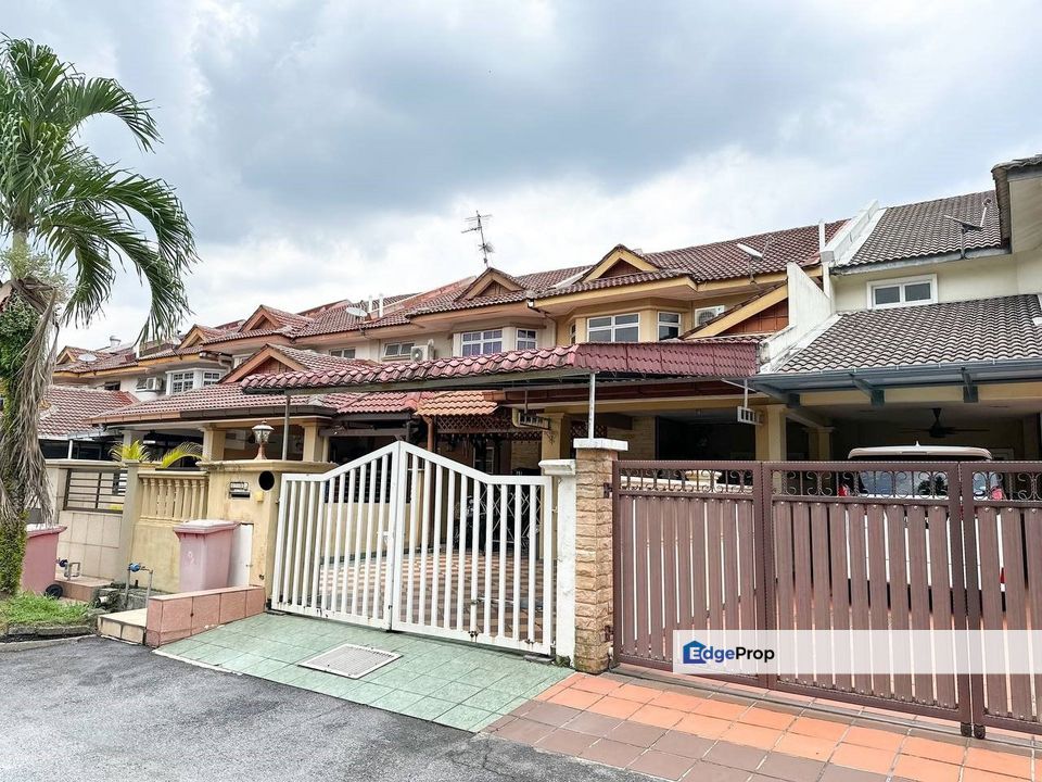 FOR SALE / UNTUK DIJUAL 2 Storey Terrace Jalan Pekaka, Seksyen 8, Kota Damansara, Selangor, Kota Damansara