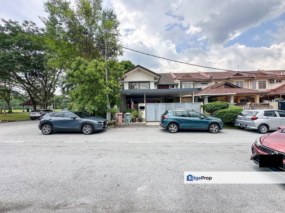 FOR SALE / UNTUK DIJUAL 2 Storey Terrace Jalan Pekaka, Seksyen 8, Kota Damansara, Selangor, Kota Damansara