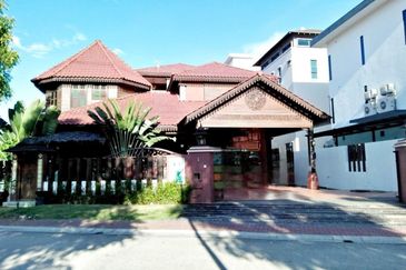 FOR SALE / UNTUK DIJUAL Bungalow Three Storey Subang Height, Subang Jaya FREEHOLD NON BUMI