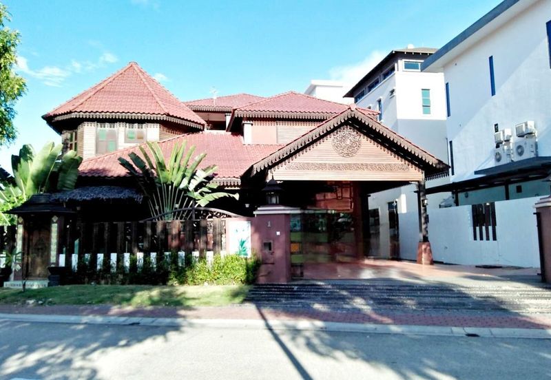 FOR SALE / UNTUK DIJUAL Bungalow Three Storey Subang Height, Subang Jaya FREEHOLD NON BUMI
