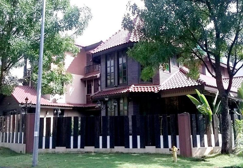 FOR SALE / UNTUK DIJUAL Bungalow Three Storey Subang Height, Subang Jaya FREEHOLD NON BUMI