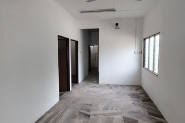FOR SALE / UNTUK DIJUAL End Lot Single Storey Taman Medan Indah, Telok Panglima Garang Selangor