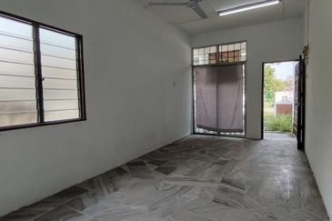 FOR SALE / UNTUK DIJUAL End Lot Single Storey Taman Medan Indah, Telok Panglima Garang Selangor
