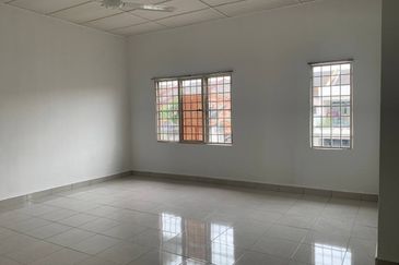 Non bumi 2 storey terrace house mutiara Subang