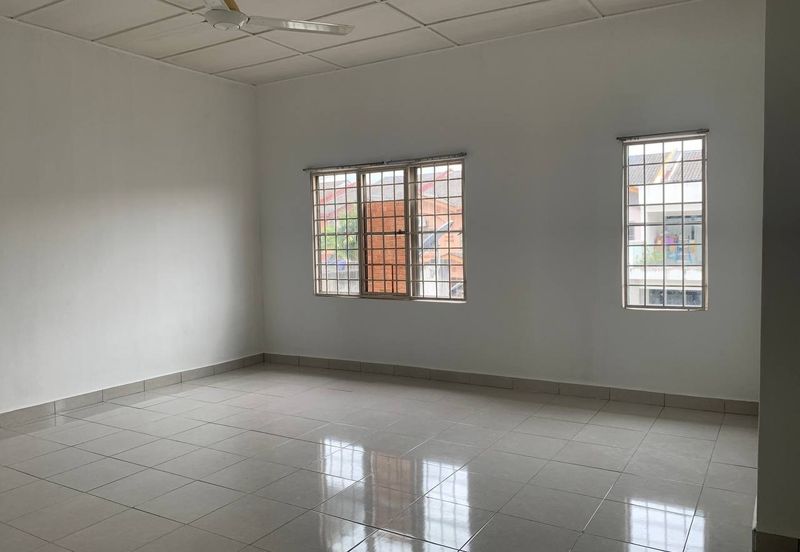 Non bumi 2 storey terrace house mutiara Subang