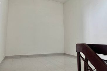 Non bumi 2 storey terrace house mutiara Subang