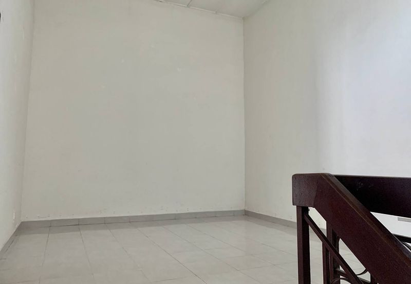 Non bumi 2 storey terrace house mutiara Subang