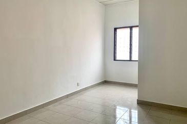 Non bumi 2 storey terrace house mutiara Subang