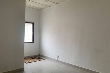 Non bumi 2 storey terrace house mutiara Subang