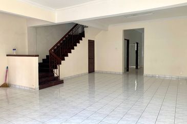 Non bumi 2 storey terrace house mutiara Subang