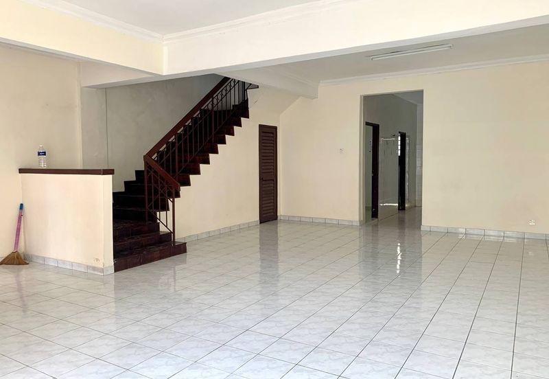 Non bumi 2 storey terrace house mutiara Subang