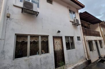 Renovated 2 storey house Aman Subang Bestari