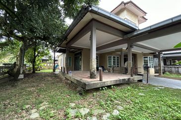 Corner lot 2 storey terrace house Subang Bestari