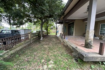 Corner lot 2 storey terrace house Subang Bestari