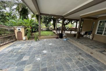 Corner lot 2 storey terrace house Subang Bestari