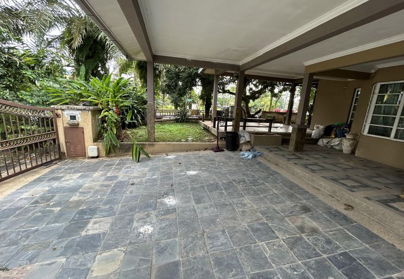 Corner lot 2 storey terrace house Subang Bestari