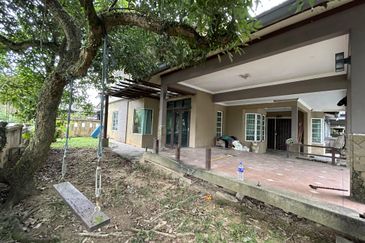 Corner lot 2 storey terrace house Subang Bestari