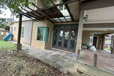 Corner lot 2 storey terrace house Subang Bestari