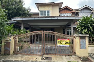 Corner lot 2 storey terrace house Subang Bestari