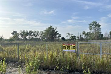 Bungalow lot Subang Bestari near MRT Kwasa Land