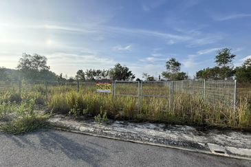 Bungalow lot Subang Bestari near MRT Kwasa Land