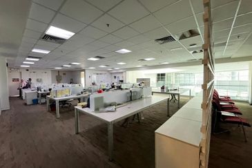 Bukit Jelutong Business And Technology Centre