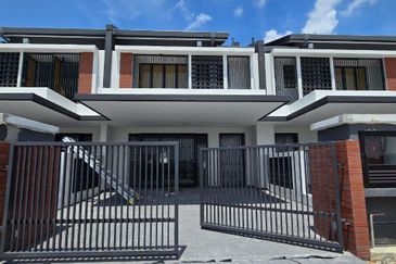 2 storey terrace house Elmina Green 6