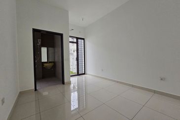 2 storey terrace house Elmina Green 6