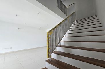 2 storey terrace house Elmina Green 6