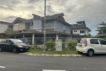Corner lot 2 storey terrace house Subang Bestari