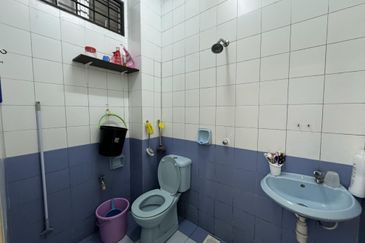 Corner lot 2 storey terrace house Subang Bestari