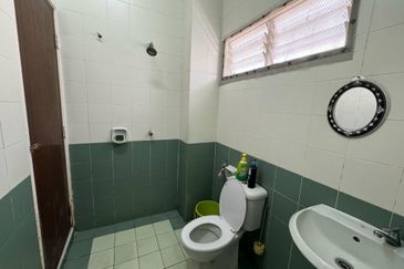 Corner lot 2 storey terrace house Subang Bestari