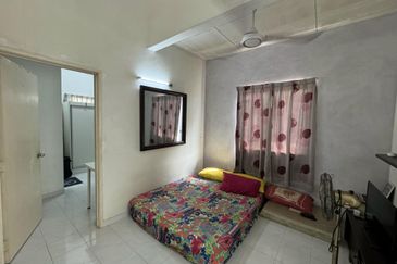 Corner lot 2 storey terrace house Subang Bestari