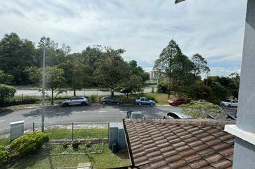 Corner lot 2 storey terrace house Subang Bestari