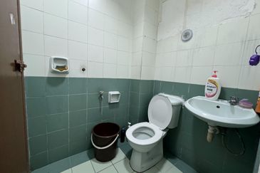 Corner lot 2 storey terrace house Subang Bestari