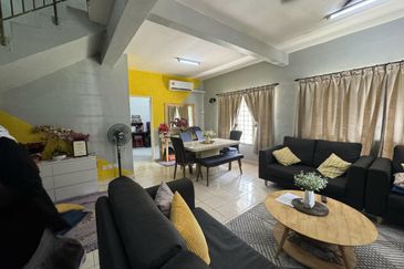 Corner lot 2 storey terrace house Subang Bestari