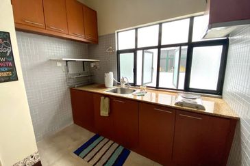 10 Semantan Suites (Sematan Avenue)